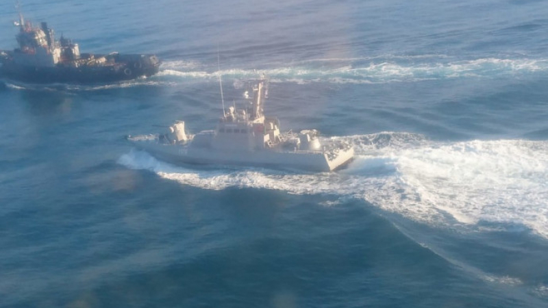 Първа СНИМКА на директния сблъсък между украински и руски кораб в Черно море 