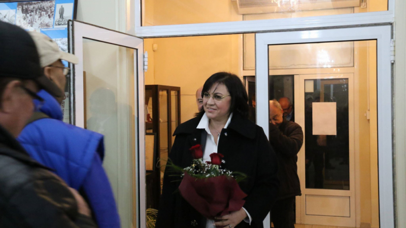 Корнелия Нинова: ГЕРБ отменят машинното гласуване в последен опит да спасят режима Борисов (СНИМКИ)