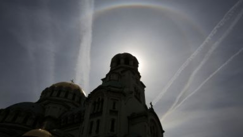 Страшна поличба се появи в небето над София преди задаващия се снежен фронт (СНИМКИ)