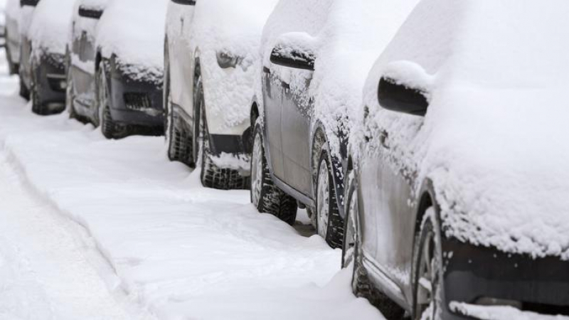 По какво се отличава зимното от лятното паркиране - не правете тези неща при сняг и студ