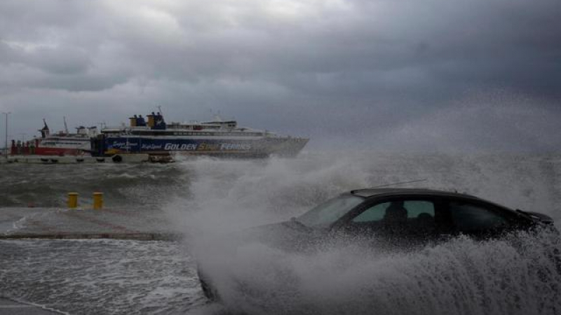 Страшна буря удари Гърция, предизвика наводнения и свлачища