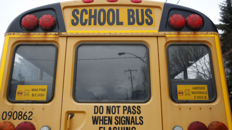 Инцидент с ученически автобус в Канада, има пострадали
