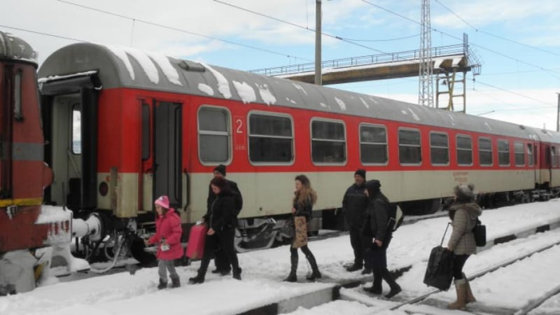 БДЖ осигурява над 8 000 допълнителни места във влаковете за почивните дни по случай Трети март