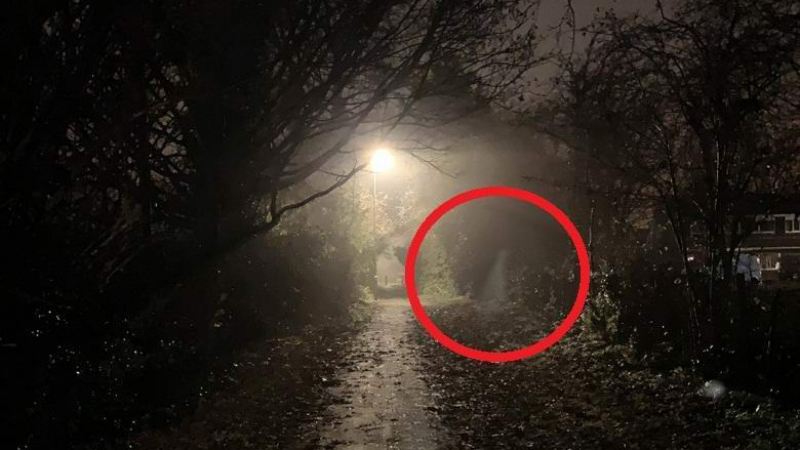 Силует на призрак бе заснет по време на нощна разходка (СНИМКИ)
