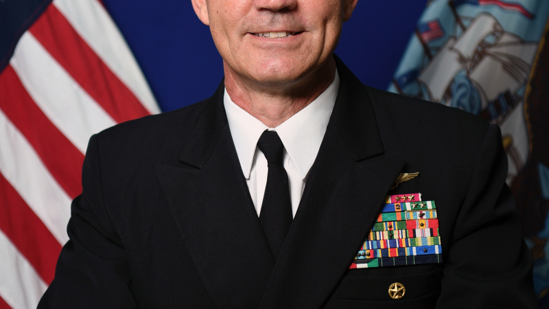 Обявиха причината за внезапната смърт на командващия Пети американски флот в Персийския залив 