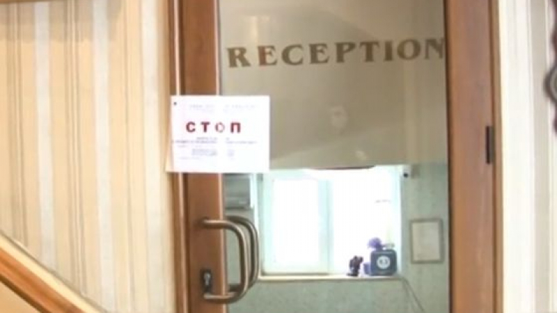 Акция: Данъчни влязоха под прикритие в хотел и ресторант в Бургас и... (ВИДЕО)