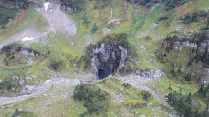 Откриха невиждана досега огромна пещера (ВИДЕО)