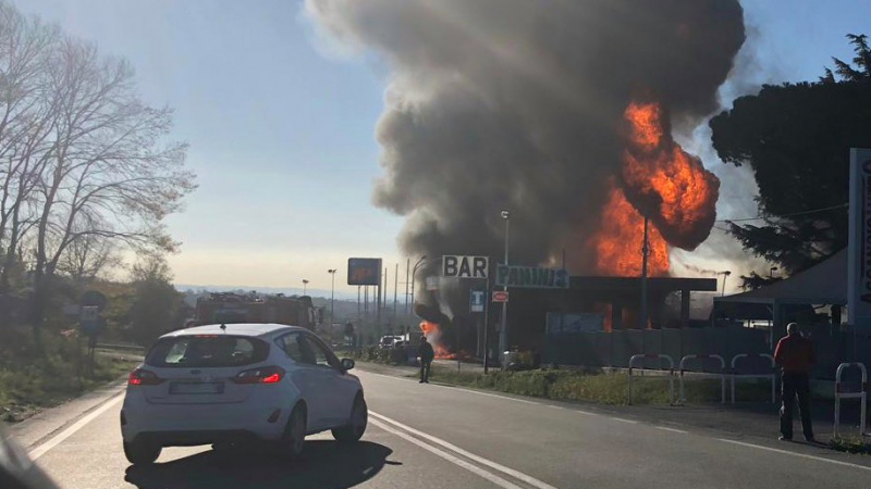 Взрив на бензиностанция до Рим, 2 загинали и 17 ранени