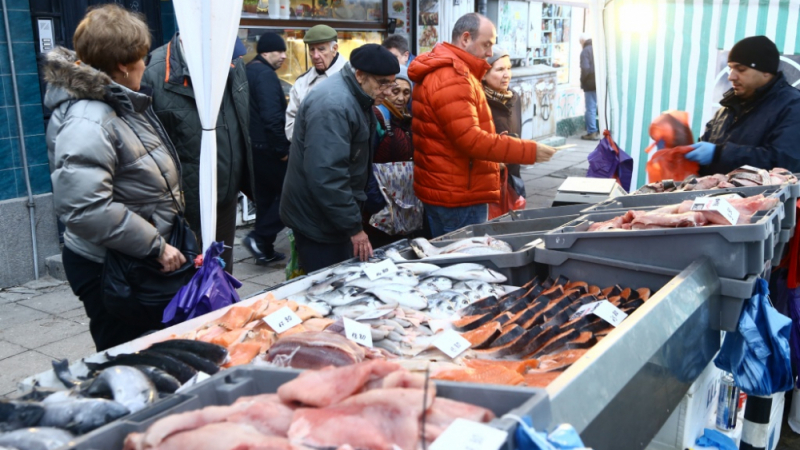 Това е най-скъпата риба за Никулден във Варна СНИМКА