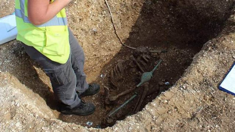 Зловещо! Откриха гроб на "вампир", в чието тяло са вкарани девет копия