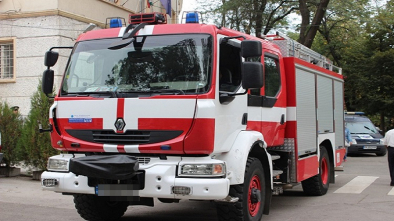 В столицата пожарникари евакуираха една от най-високите сгради