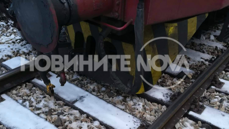 Бързият влак № 2601 от София за Варна дерайлира между Своге и Реброво (СНИМКА) 