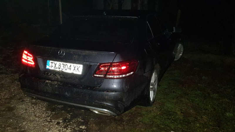 Полицията във Варна спипа крадец на луксозен Мерцедес