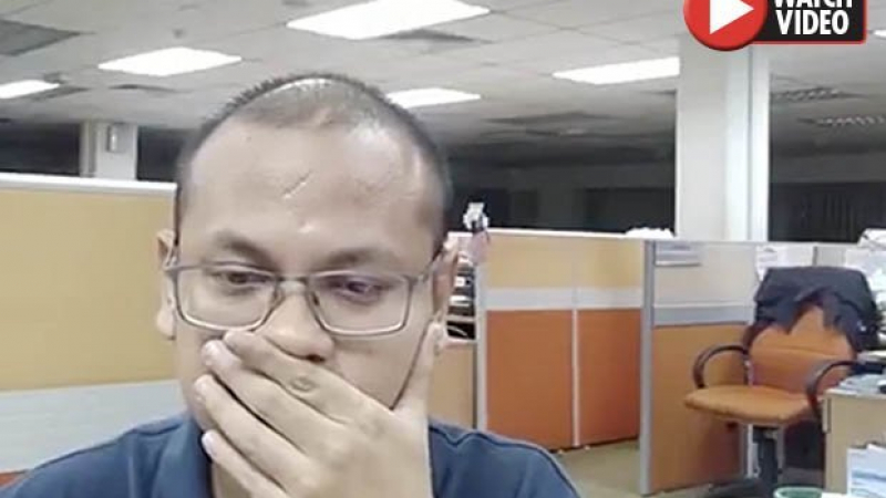 Работник засне плашещо ВИДЕО, след като се е почувствал "неловко" сам на работа в офиса