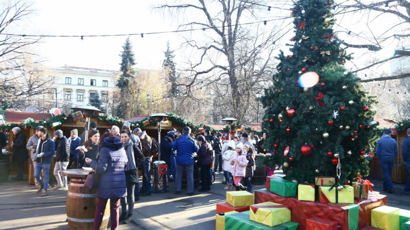 Екзакта разкри къде българите ще празнуват Коледа и Нова година