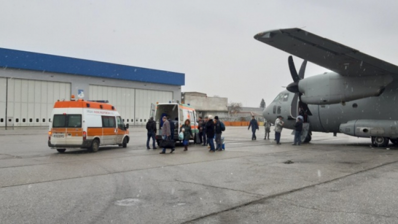 Самолет на ВВС транспортира медицински екип за донорска ситуация във Варна (СНИМКИ)