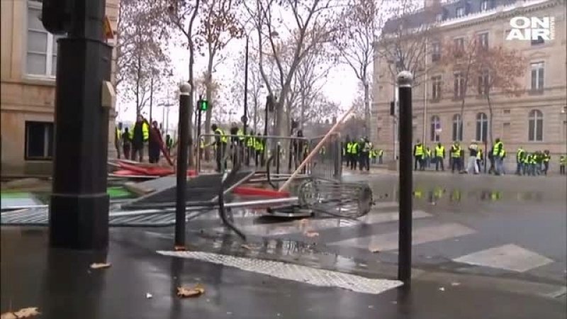 "Жълтите жилетки" във Франция се готвят за пета поредна събота на протести