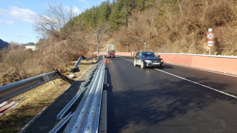 Националната следствена служба затваря пътя Своге-София заради тежката катастрофа 