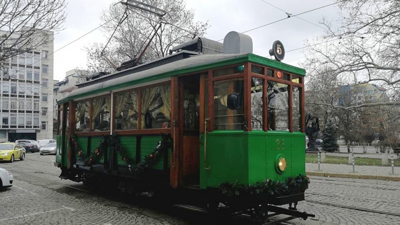 Празничен ретро трамвай тръгва по софийските улици