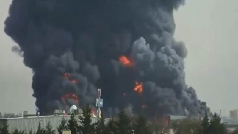 Голям пожар избухна във фабрика в Мексико (ВИДЕО)