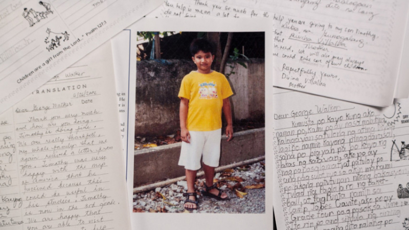 Буш Старши помагал тайно на дете от Филипините, ето какво му пишел... (ВИДЕО)