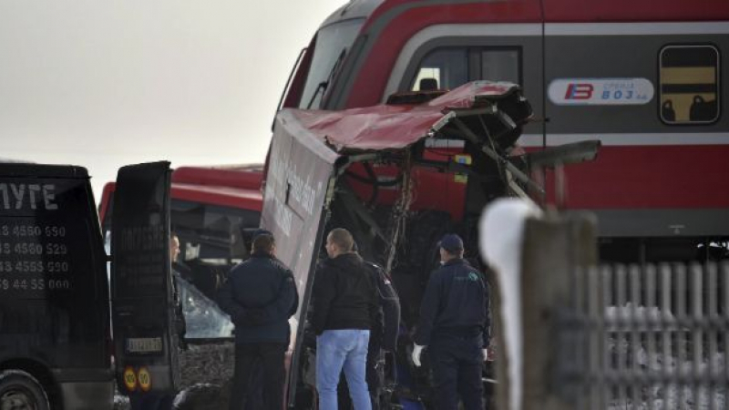 Трагедията в Сърбия е огромна! Още жертви в автобуса с деца, разполовен от влак край Ниш (СНИМКИ)