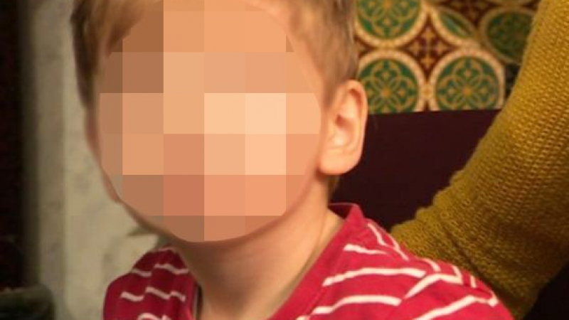 Потресаващо невежество: Лекари оперираха грешния тестис на 2-годишно момченце и му нанесоха непоправими щети