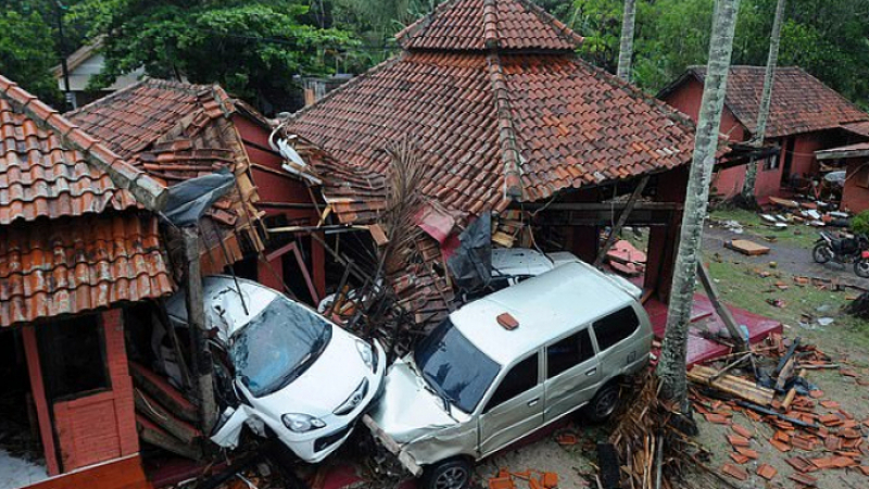 Президентът на Индонезия призна, че властите не са успели да предупредят населението за цунамито