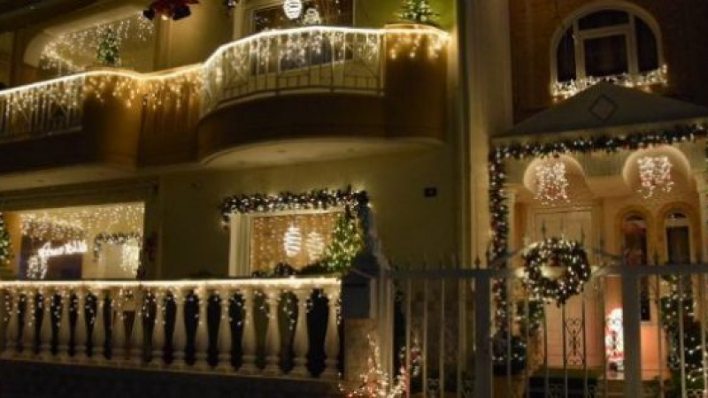 Истински шедьовър: Вижте най-украсената къща за Коледа в Гърция (СНИМКИ)