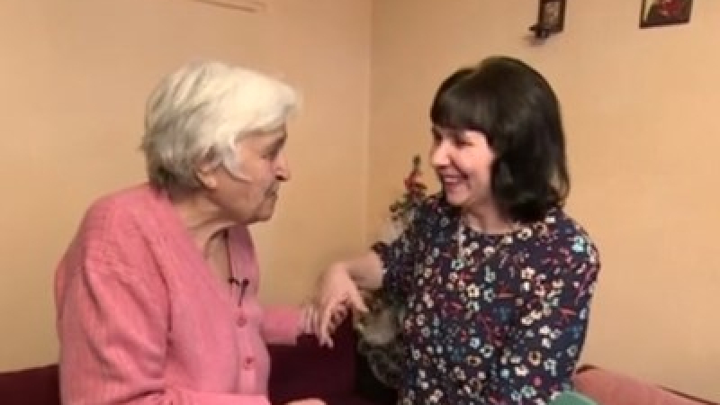 Тази история ще ви умили! 86-годишна акушерка от ботевградско село се срещна с първото бебе, което е изродила