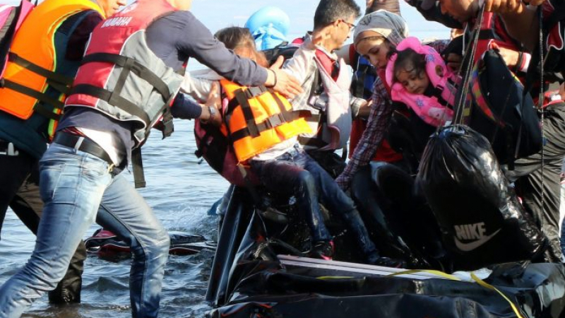 Правозащитници бият тревога за брутално отношение към деца-имигранти на Балканите