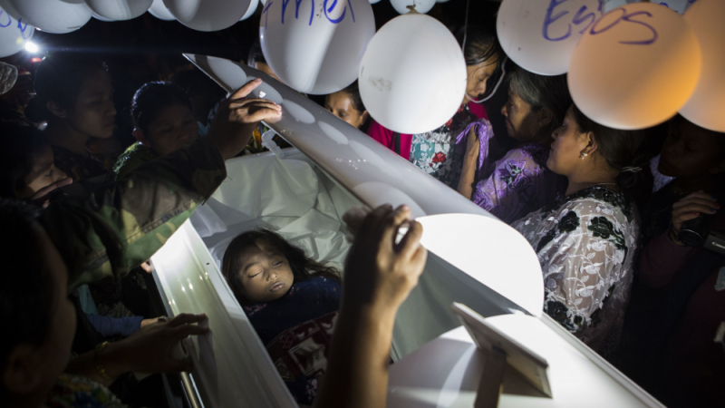 Арестувано дете-мигрант умря на границата между Мексико и САЩ