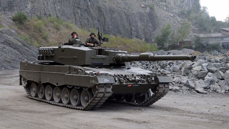 Полски военни в шок: Вехтият съветски танк  Т-72М1 се оказа по-як от немския Leopard 2A4