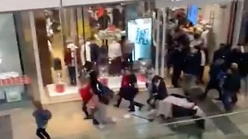 Паника в Стратфорд! Десетки хора се разбягаха в мола заради въоръжен мъж (ВИДЕО)