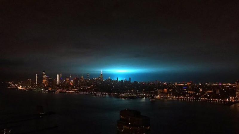 Небето над Ню Йорк посиня след мощна експлозия (ВИДЕО)