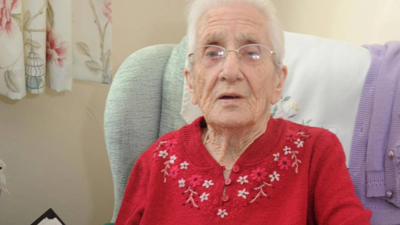 99-годишна британка получи любовно писмо от годеника си, изчезнал преди 77 години (СНИМКИ)