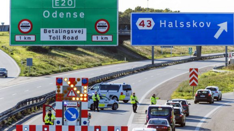 Адска влакова катастрофа в Дания! Спасителите не могат да стигнат до труповете заради... (СНИМКИ)
