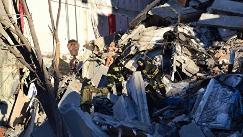 Трагедията в Магнитогорск - терористичен атентат? Вижте какво намериха в сградата, погребала десетки 