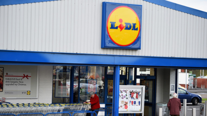 Тайната падна: Lidl разкри заплатите на служителите си в България!