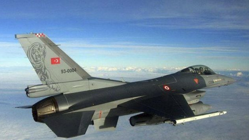Напрежение в небето: Турски изтребители F-16 профучаха над гръцки острови