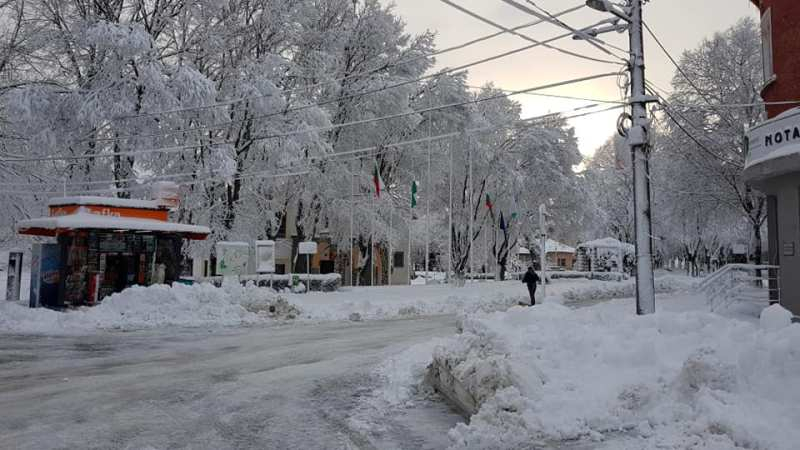 Зимна приказка на 70 км от Бургас (СНИМКИ)