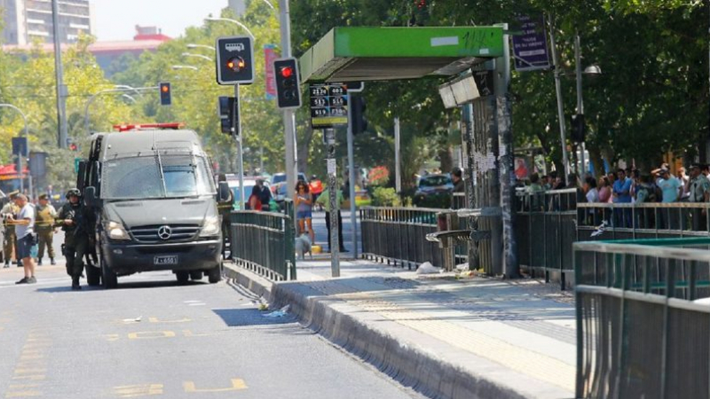 Терористи взривиха автобус на спирка в голяма световна столица, има много ранени