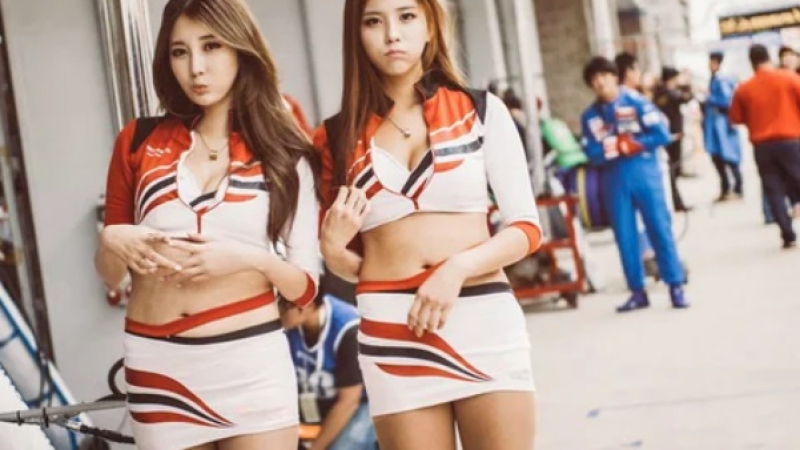 Защо корейките носят масово мини полички до бикините (СНИМКИ)