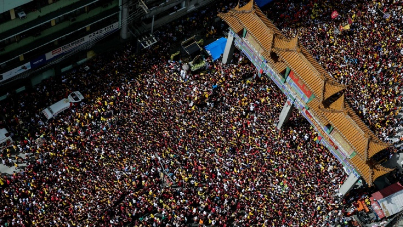 Над милион вярващи се стекоха в Манила - чакат чудо (СНИМКИ)