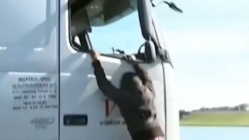 Български шофьори с шокиращи разкази за нинджите, които атакуват камионите им край Кале (ВИДЕО)