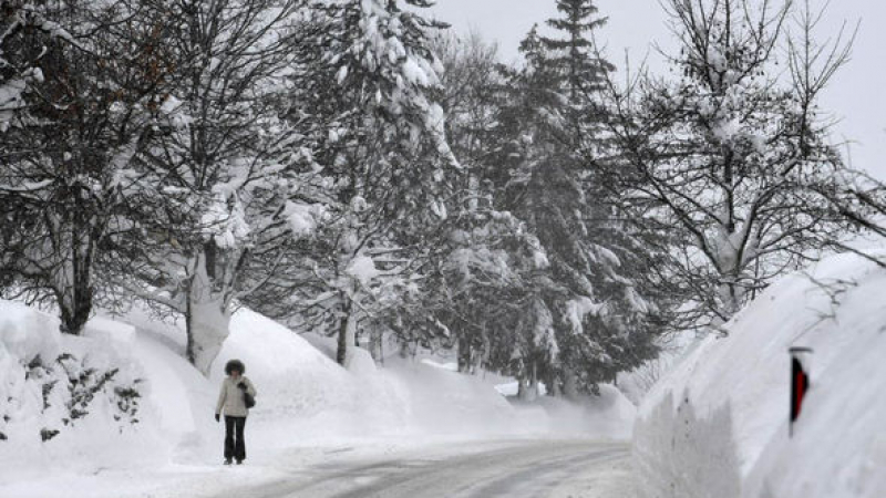 В Австрия натрупа 3 метра сняг (ВИДЕО)