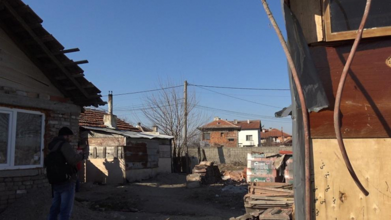 Кметът на Войводиново разкри как ромите се снабдяват с ток от незаконни кабели! 