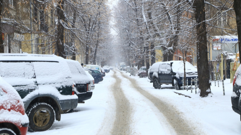 Снегът скова части на България и обстановката се усложни