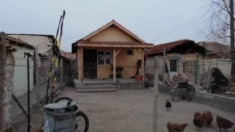Махалата във Войводиново - 20 незаконни къщи на 1,6 дка общинска земя с частно енерго!