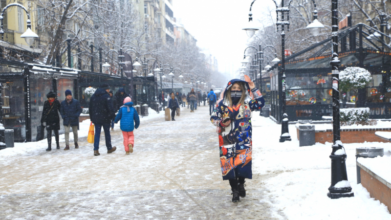 Сибирски студ опасно близо до България! Вижте какво време ни чака в следващите дни 